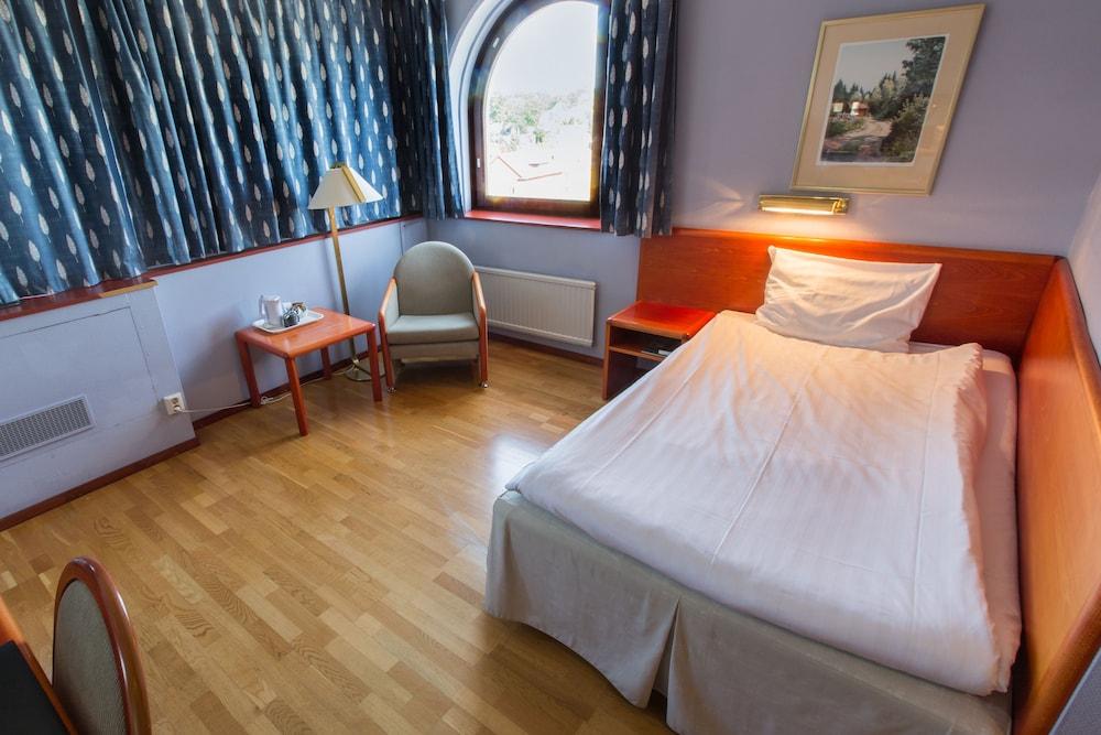 Quality Royal Corner Hotel 4*